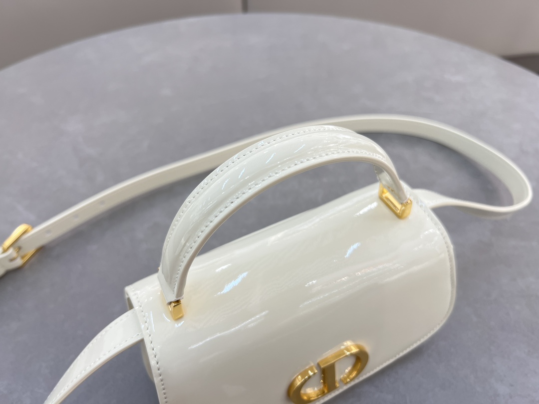 Small 30 Montaigne Avenue Top Handle White Patent Cowhide No. M9370UNQA This 30 Montaigne Avenue Top Handle is a new addition to the Winter 2014 Ready-to-Wear collection, showcasing elegance and modern style in beautifully crafted, durable and richly textured blue patent cowhide. Dior's craftsmanship is evident on the flap embellished with a vintage gold-tone metal CD logoDouble compartment with sewn-in triangular liningAn additional back pocket for added practicalitySmaller version with leather top handles and adjustable, removable shoulder strapCan be carried by hand, over the shoulder or cross-bodyFront embellished with the CD logoFlap closureLeather top handlesAdjustable, removable leather shoulder strapTwo interior compartments2 internal slit pocketsBack pocket with dust bag PouchMade in ItalyModel No.: 6530Size: 19 x 9 x 8-High Fake Factory