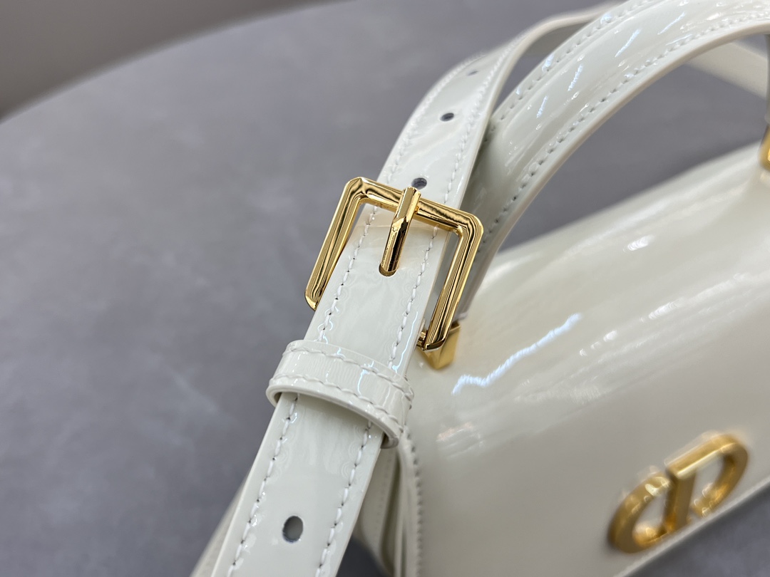 Small 30 Montaigne Avenue Top Handle White Patent Cowhide No. M9370UNQA This 30 Montaigne Avenue Top Handle is a new addition to the Winter 2014 Ready-to-Wear collection, showcasing elegance and modern style in beautifully crafted, durable and richly textured blue patent cowhide. Dior's craftsmanship is evident on the flap embellished with a vintage gold-tone metal CD logoDouble compartment with sewn-in triangular liningAn additional back pocket for added practicalitySmaller version with leather top handles and adjustable, removable shoulder strapCan be carried by hand, over the shoulder or cross-bodyFront embellished with the CD logoFlap closureLeather top handlesAdjustable, removable leather shoulder strapTwo interior compartments2 internal slit pocketsBack pocket with dust bag PouchMade in ItalyModel No.: 6530Size: 19 x 9 x 8-High Fake Factory