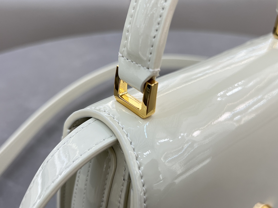Medium 30 Montaigne Ave... White patent leather No. M9371UNQA This 30 Montaigne Avenue Top Handle is a new addition to the Ready-to-Wear collection for Winter 2014, offering elegance and modernity in a beautifully durable, richly textured blue patent cowhide leather that is a testament to Dior's mastery of craftsmanship. Triangular shaped lining and a back pocket for added practicalityMedium size with leather top handle and adjustable, removable shoulder strapCan be worn hand-carried, over the shoulder or cross-bodyFront adorned with the CD logoFlap closureLeather top handleAdjustable, removable leather shoulder strapTwo interior compartmentsInterior pocketInterior pocketBack pocket with dust bagMade in ItalyModel No. 6531Measurements:19×12×6-High-impression factory