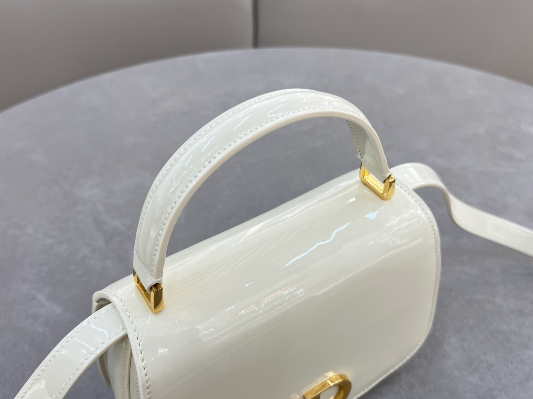 Medium 30 Montaigne Ave... White patent leather No. M9371UNQA This 30 Montaigne Avenue Top Handle is a new addition to the Ready-to-Wear collection for Winter 2014, offering elegance and modernity in a beautifully durable, richly textured blue patent cowhide leather that is a testament to Dior's mastery of craftsmanship. Triangular shaped lining and a back pocket for added practicalityMedium size with leather top handle and adjustable, removable shoulder strapCan be worn hand-carried, over the shoulder or cross-bodyFront adorned with the CD logoFlap closureLeather top handleAdjustable, removable leather shoulder strapTwo interior compartmentsInterior pocketInterior pocketBack pocket with dust bagMade in ItalyModel No. 6531Measurements:19×12×6-High-impression factory