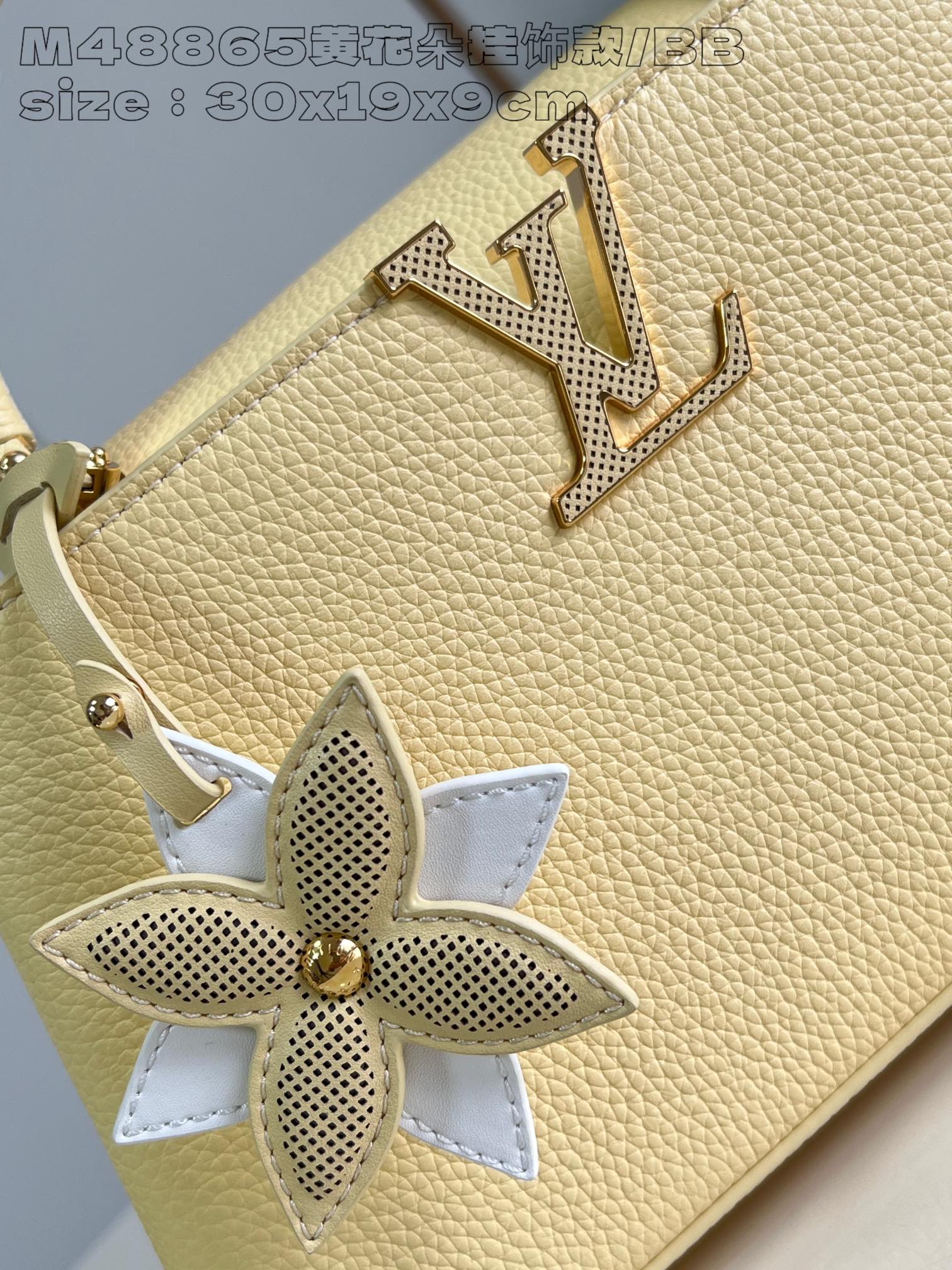 P2400 M48865 Yellow Flower Charm/Small This medium Capucines East-West bag is made from grained cowhide leather that gives a chic luster to metal pieces such as the octagonal chain links. The detachable Arty chain illuminates the long, slender silhouette and the interior features a zippered pocket and a patch pocket. 30 x 19 x 9 cm (L x H x W).