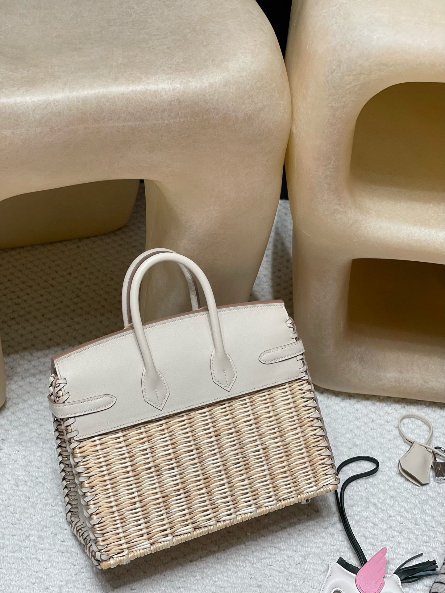 Birkin picnic picnic bag picnic the most luxurious equipment let a person fall in love with the bamboo bag Compared to other materials of the bag, such bamboo more 🈶️ vacation cozy feeling Not only through the fashionable breath, is unique charm! Milkshake White Silver Buckle-High Faux Factory