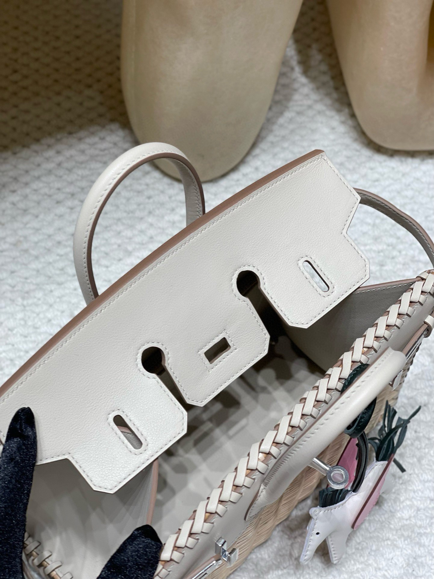 Birkin picnic picnic bag picnic the most luxurious equipment let a person fall in love with the bamboo bag Compared to other materials of the bag, such bamboo more 🈶️ vacation cozy feeling Not only through the fashionable breath, is unique charm! Milkshake White Silver Buckle-High Faux Factory