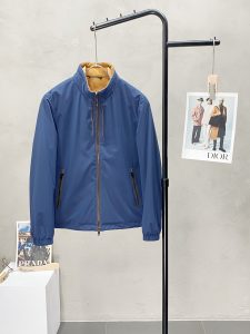P980羽绒服- ZEGNA杰尼亚💥独家专供秋冬新款立领羽绒服贸易公司渠道稀出降温天气必备的保暖单品不论是日常还是户外运动都能穿给人不一样的视觉效果 耐磨防刮易打理内里配置90%欧标优质白鹅绒埴充在搭配大方格绗缝工艺打造蓬松饱满的整体效果兼顾强悍的保暖锁温效果让你无惧秋冬季寒冷的户外天气!
尺码M-3XL-高仿包包