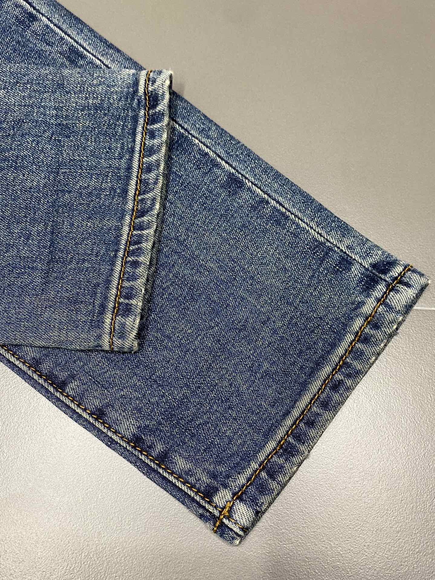P560 Louis Vuitton Louis Vuitton 💥 Exclusive exclusive new casual jeans High-end version! Counter customized fabrics Breathable comfort high impeccable details brand elements design concept reflects high quality feel delicate and soft! Present casual tailoring on the body shape is superb! Size:28-38