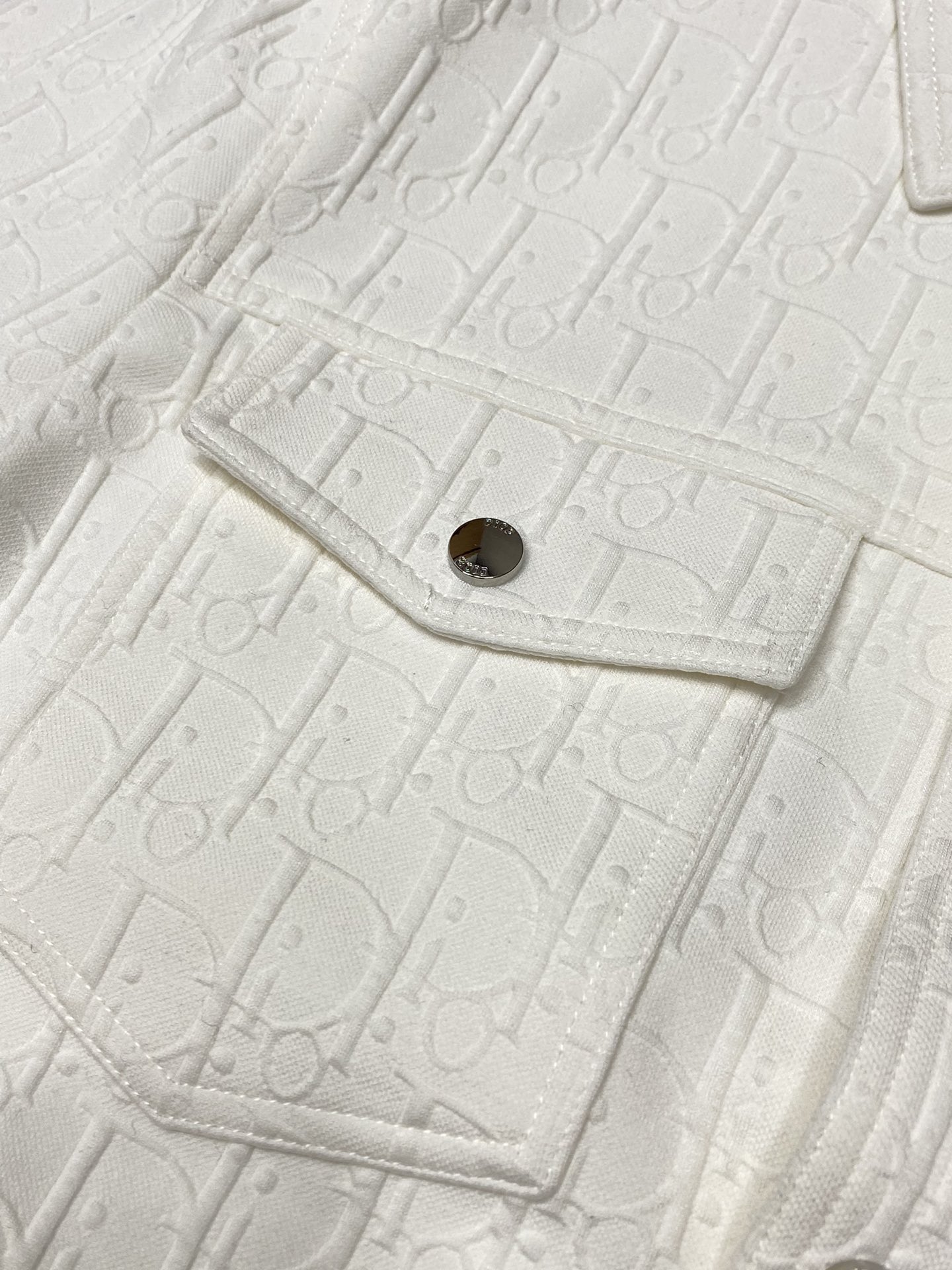 P940 Dior Dior 💥 exclusive exclusive latest fashion spring and fall lapel jacket classic design sense and value of the jacket quality is not picky quality control can be directly into the hand can not be faulted high-end goods! Through the details of the picture can feel its strong aura of polytropic warmth and warmth effect is remarkable do not have to worry about a little bit of cold! Fashion and functionality both the whole model looks more luxurious atmosphere!Size: M-3XL