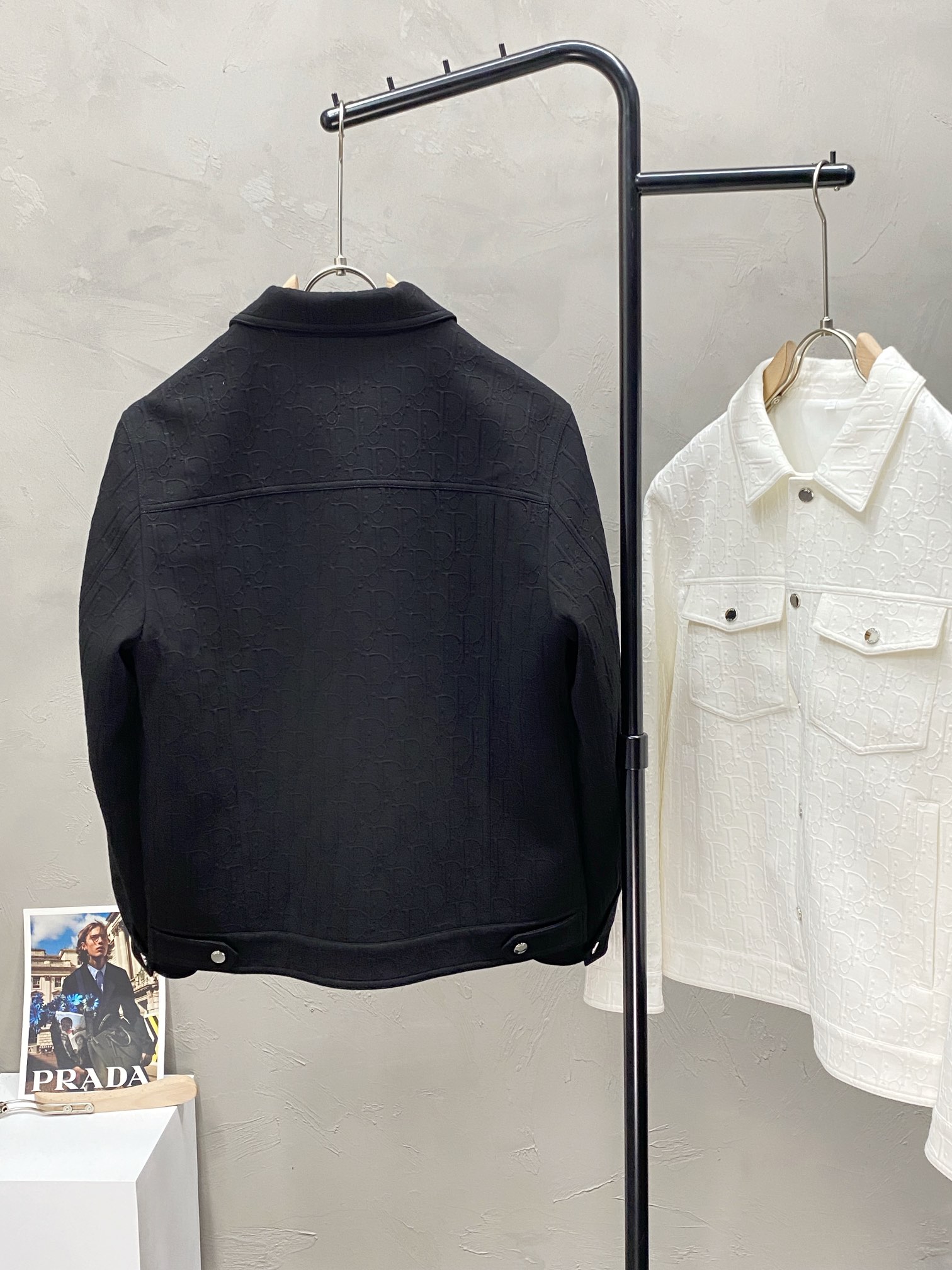 P940 Dior Dior 💥 exclusive exclusive latest fashion spring and fall lapel jacket classic design sense and value of the jacket quality is not picky quality control can be directly into the hand can not be faulted high-end goods! Through the details of the picture can feel its strong aura of polytropic warmth and warmth effect is remarkable do not have to worry about a little bit of cold! Fashion and functionality both the whole model looks more luxurious atmosphere!Size: M-3XL