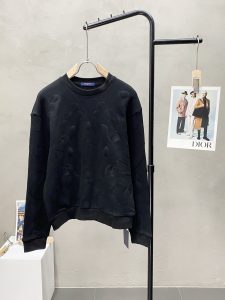 P600 Louis Vuitton路易威登💥独家专供秋冬新款男士休闲套头卫衣 高端定制 高版本 时尚百搭爆款⚠️✨原版进口面料 领口衣摆 logo图案设计 手感超柔软细腻 穿着亲肤舒适 高端精品 代工厂精细做工 上身非常赞 男士必备单品 三标齐全 尺码：S-XL-高仿包包