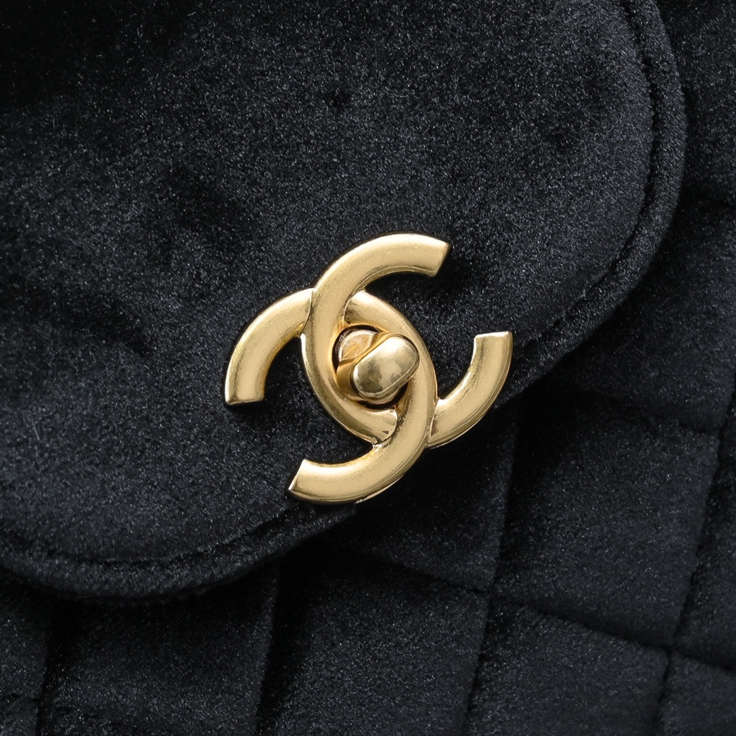 图片[5]-CHANEL 24A Kelly手柄包 丝绒布
时尚是一个轮回大热门中古kelly被Chanel重新设计焕发生机中古Kelly以经典的手柄手提出名在基础加上皮穿链肩带颠覆传统更加随性方便  
尺寸13-19-7
全套包装-高仿包包