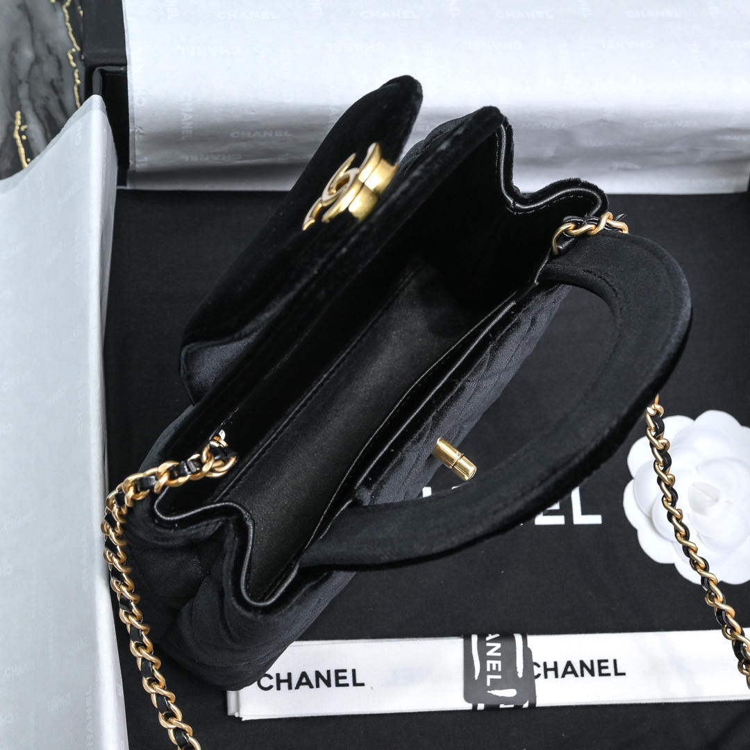 图片[6]-CHANEL 24A Kelly手柄包 丝绒布
时尚是一个轮回大热门中古kelly被Chanel重新设计焕发生机中古Kelly以经典的手柄手提出名在基础加上皮穿链肩带颠覆传统更加随性方便  
尺寸13-19-7
全套包装-高仿包包