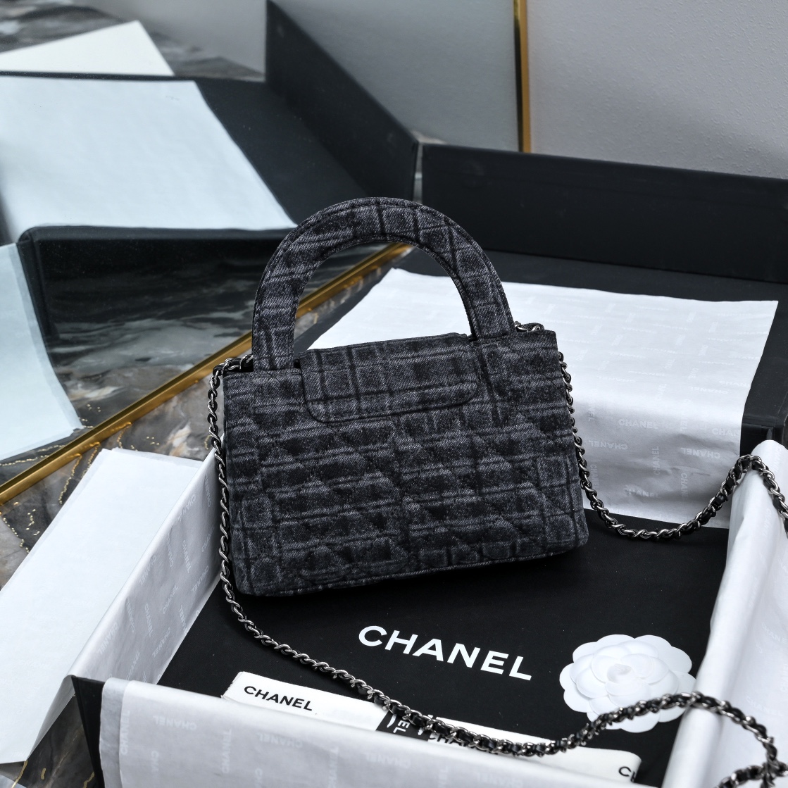 CHANEL 24A Kelly handle bag denim fashion is a reincarnation of the big hit vintage kelly was redesigned by Chanel revitalization of vintage Kelly to the classic handle handle name in the base plus leather through the chain shoulder strap to subvert the tradition of a more casual and convenient Size 13-19-7 full set of packaging - high imitation factory