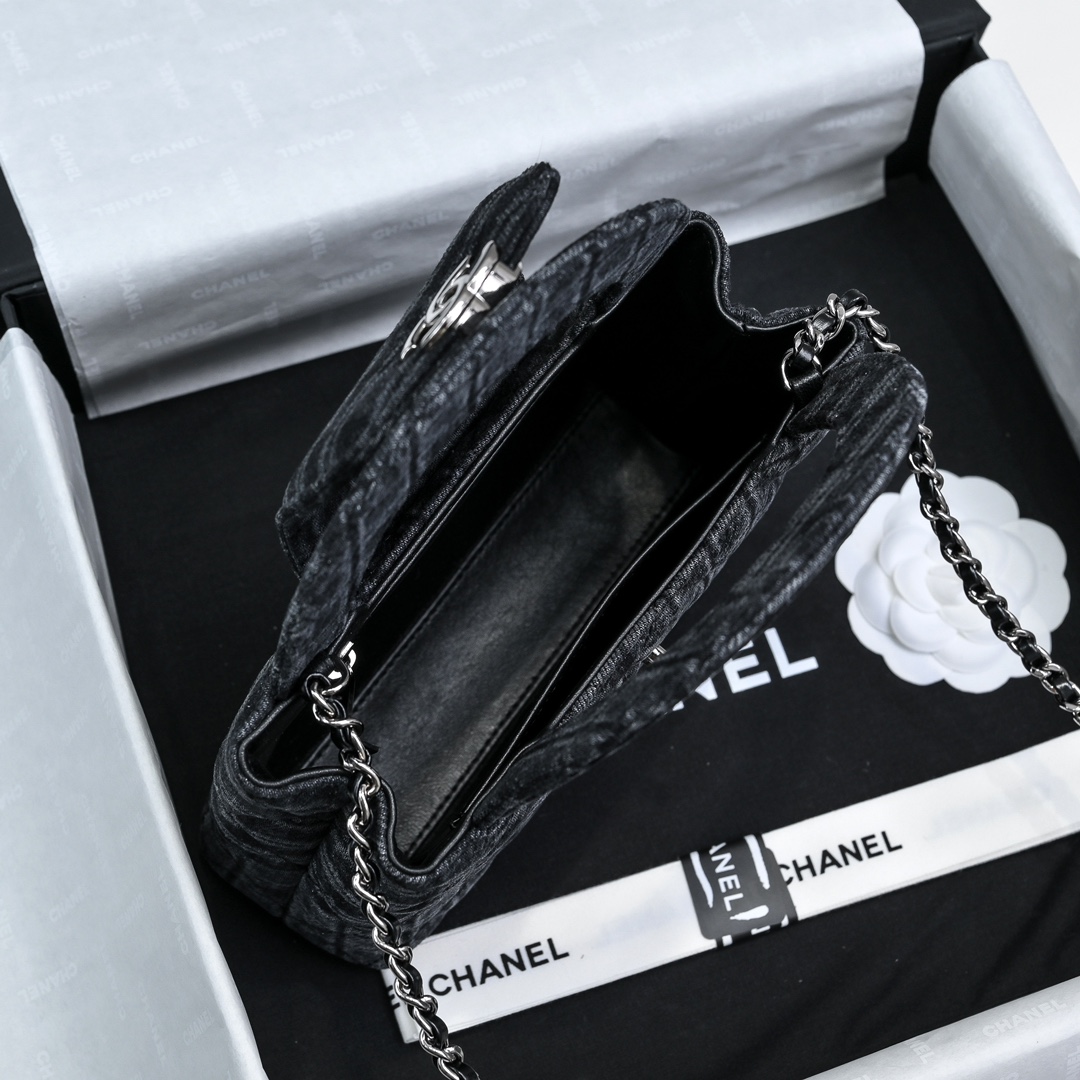 CHANEL 24A Kelly handle bag denim fashion is a reincarnation of the big hit vintage kelly was redesigned by Chanel revitalization of vintage Kelly to the classic handle handle name in the base plus leather through the chain shoulder strap to subvert the tradition of a more casual and convenient Size 13-19-7 full set of packaging - high imitation factory