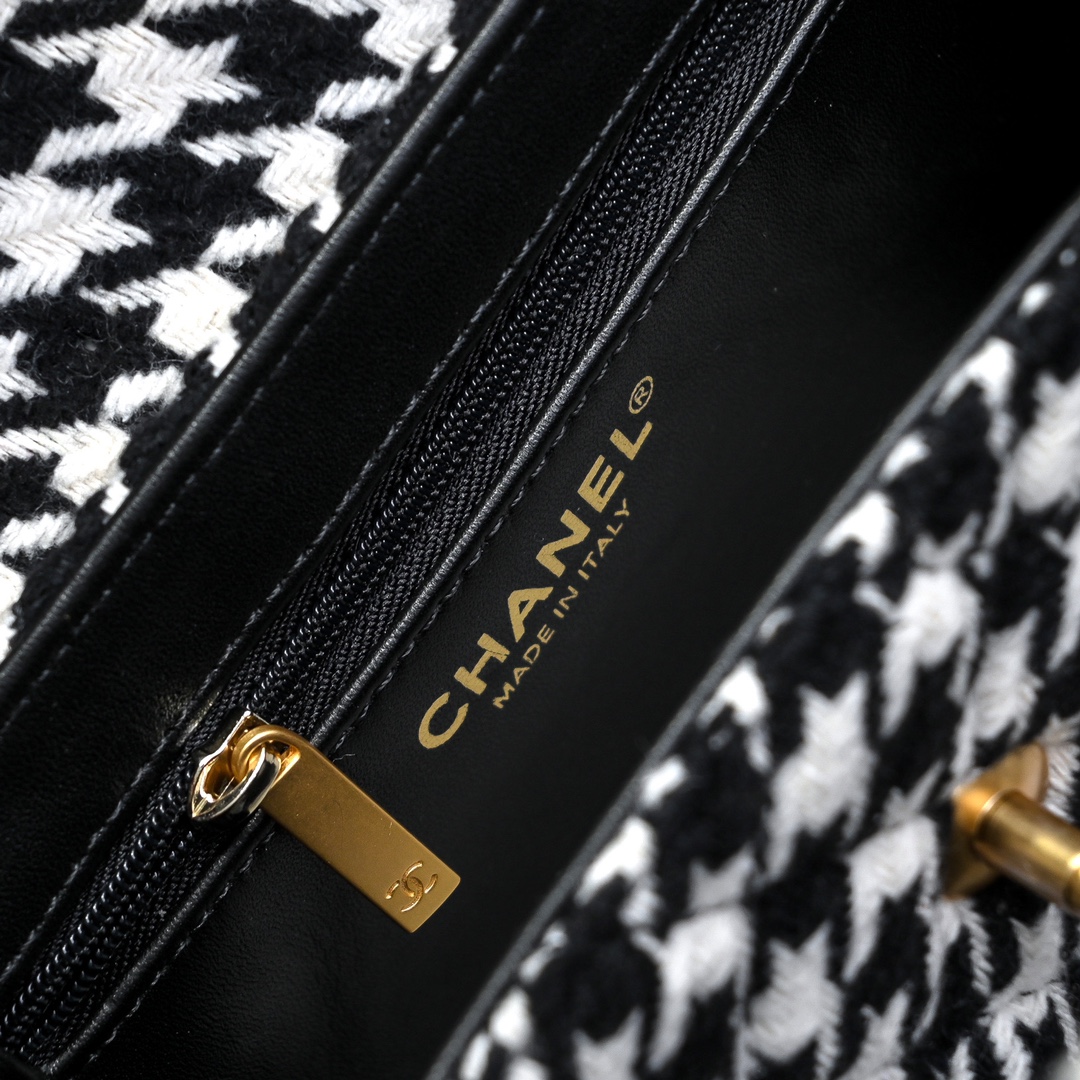 CHANEL 24A Kelly handle bag Thousands of birds tweed fashion is a reincarnation of the big hit vintage kelly was redesigned by Chanel revitalization vintage Kelly to the classic handle hand raised in the name of the base plus leather through the chain shoulder strap subversion of the traditional more casual and convenient Size 13-19-7 full set of packaging - high imitation factory