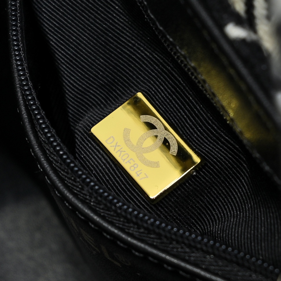 CHANEL 24A Kelly handle bag Thousands of birds tweed fashion is a reincarnation of the big hit vintage kelly was redesigned by Chanel revitalization vintage Kelly to the classic handle hand raised in the name of the base plus leather through the chain shoulder strap subversion of the traditional more casual and convenient Size 13-19-7 full set of packaging - high imitation factory