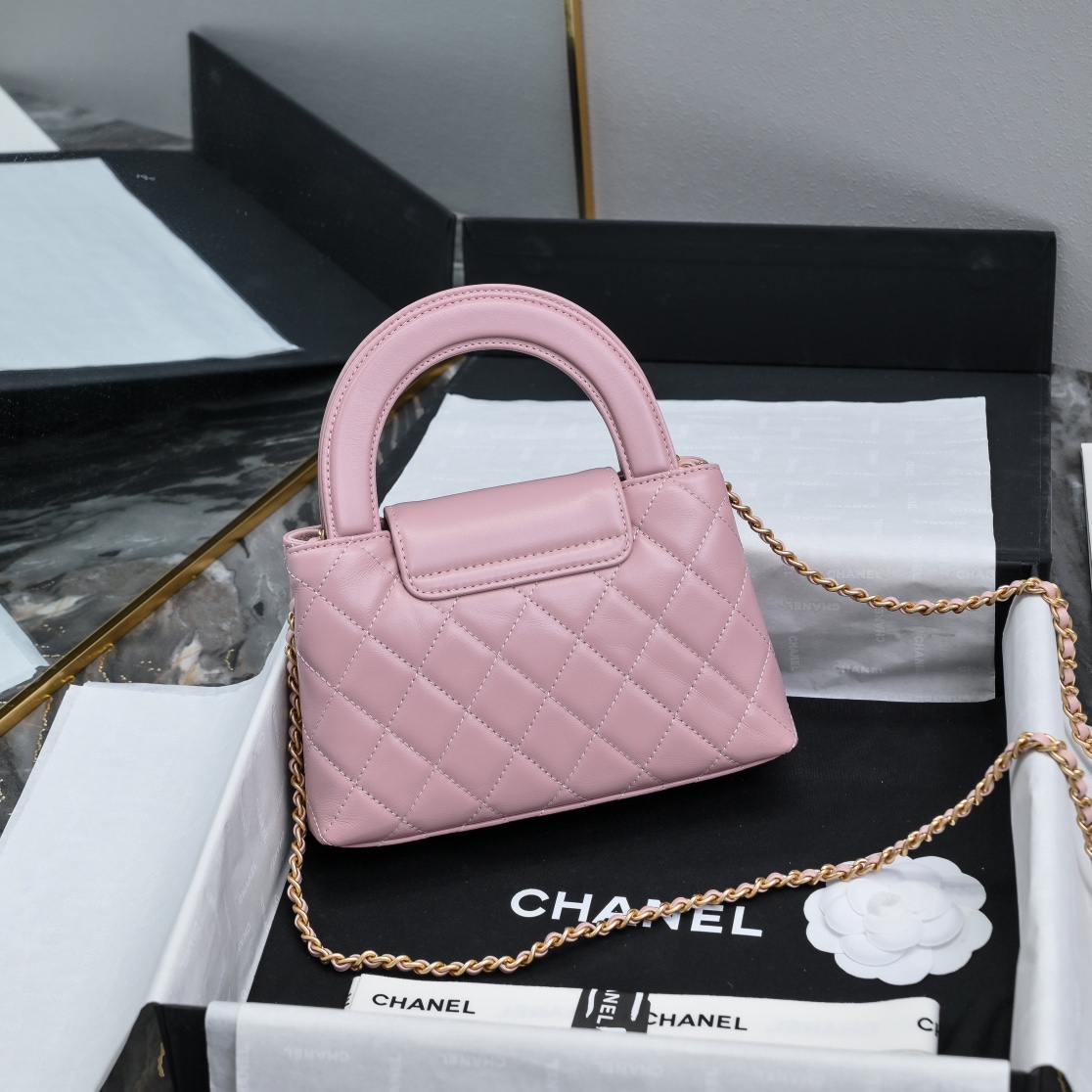 CHANEL 24A Kelly handle bag Fashion is a reincarnation of the big hit vintage kelly was redesigned by Chanel revitalization of vintage Kelly to the classic handle handle name on the basis of the addition of leather through the chain shoulder strap subversion of the traditional more casual and convenient Size 13-19-7 full set of packaging - high imitation factory