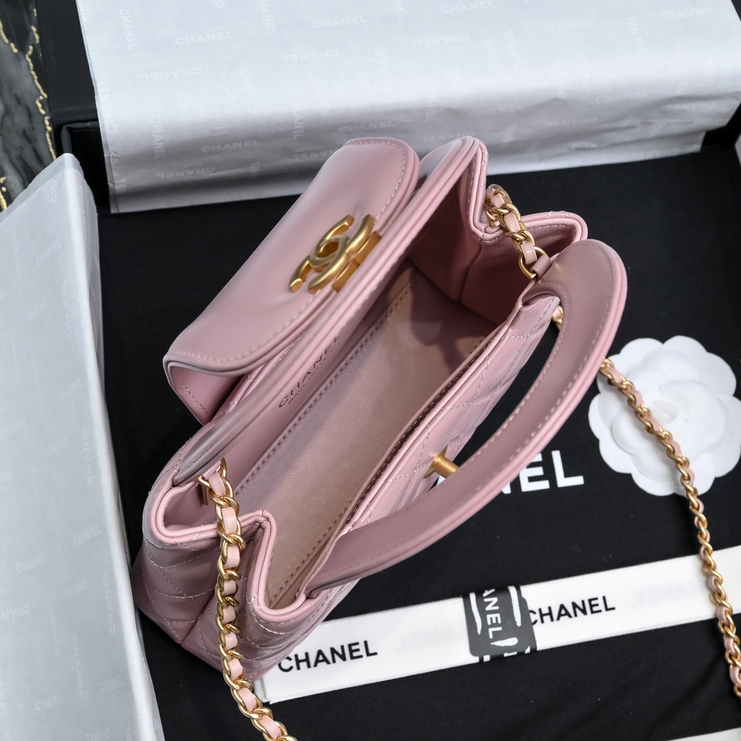 CHANEL 24A Kelly handle bag Fashion is a reincarnation of the big hit vintage kelly was redesigned by Chanel revitalization of vintage Kelly to the classic handle handle name on the basis of the addition of leather through the chain shoulder strap subversion of the traditional more casual and convenient Size 13-19-7 full set of packaging - high imitation factory