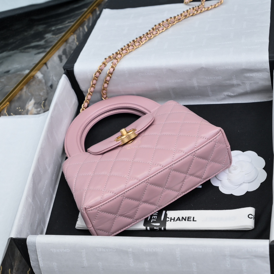 CHANEL 24A Kelly handle bag Fashion is a reincarnation of the big hit vintage kelly was redesigned by Chanel revitalization of vintage Kelly to the classic handle handle name on the basis of the addition of leather through the chain shoulder strap subversion of the traditional more casual and convenient Size 13-19-7 full set of packaging - high imitation factory