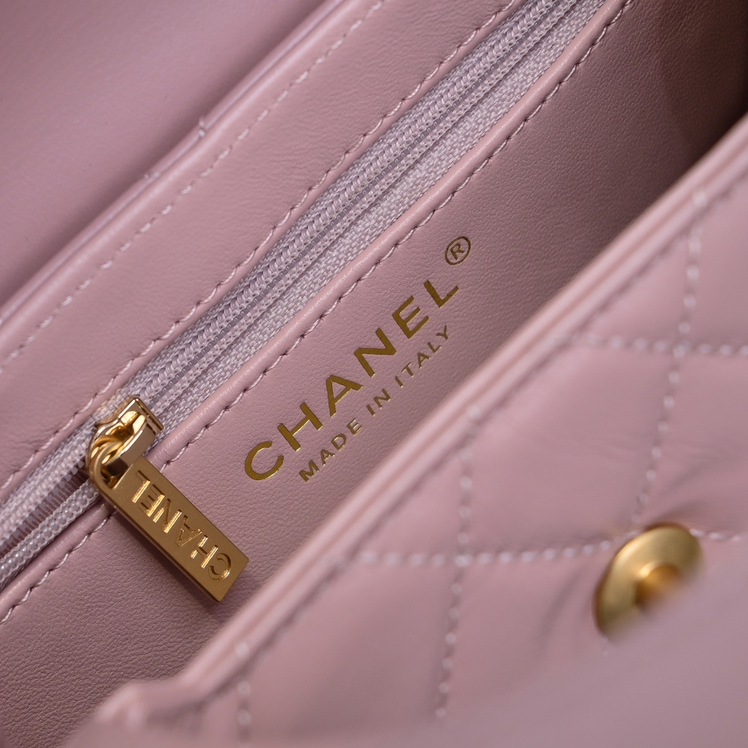 CHANEL 24A Kelly handle bag Fashion is a reincarnation of the big hit vintage kelly was redesigned by Chanel revitalization of vintage Kelly to the classic handle handle name on the basis of the addition of leather through the chain shoulder strap subversion of the traditional more casual and convenient Size 13-19-7 full set of packaging - high imitation factory