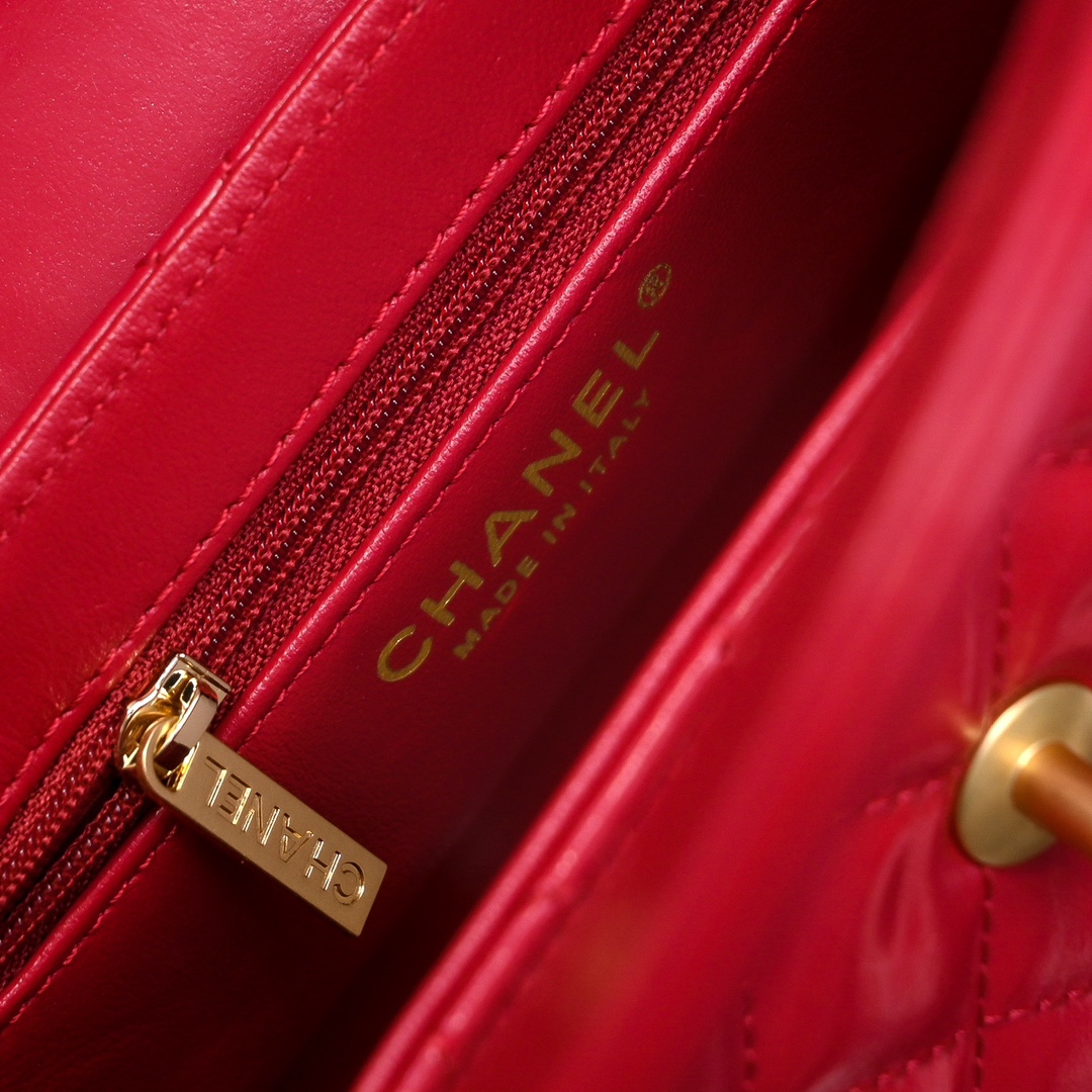 CHANEL 24A Kelly handle bag Fashion is a reincarnation of the big hit vintage kelly was redesigned by Chanel revitalization of vintage Kelly to the classic handle handle name on the basis of the addition of leather through the chain shoulder strap subversion of the traditional more casual and convenient Size 13-19-7 full set of packaging - high imitation factory