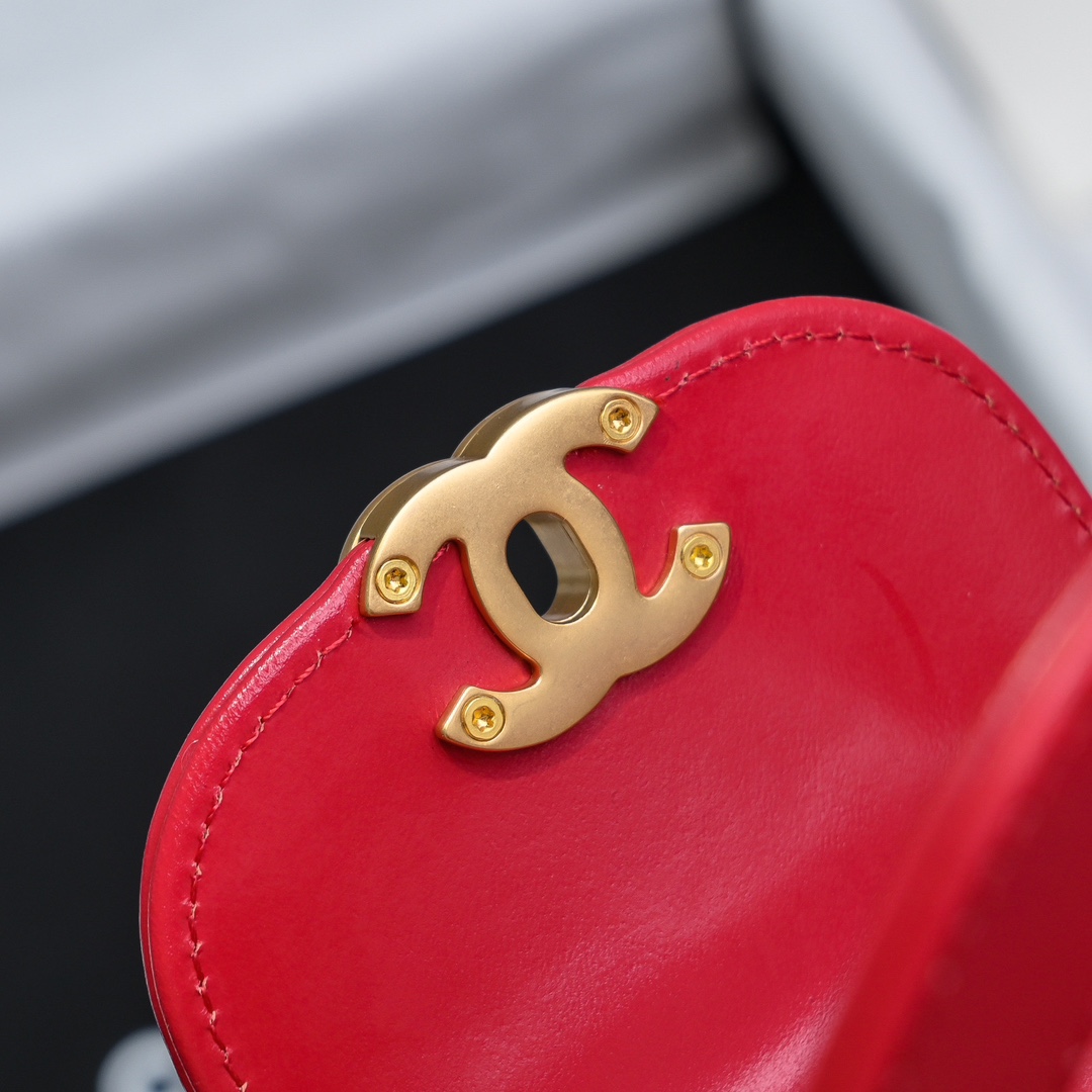 CHANEL 24A Kelly handle bag Fashion is a reincarnation of the big hit vintage kelly was redesigned by Chanel revitalization of vintage Kelly to the classic handle handle name on the basis of the addition of leather through the chain shoulder strap subversion of the traditional more casual and convenient Size 13-19-7 full set of packaging - high imitation factory
