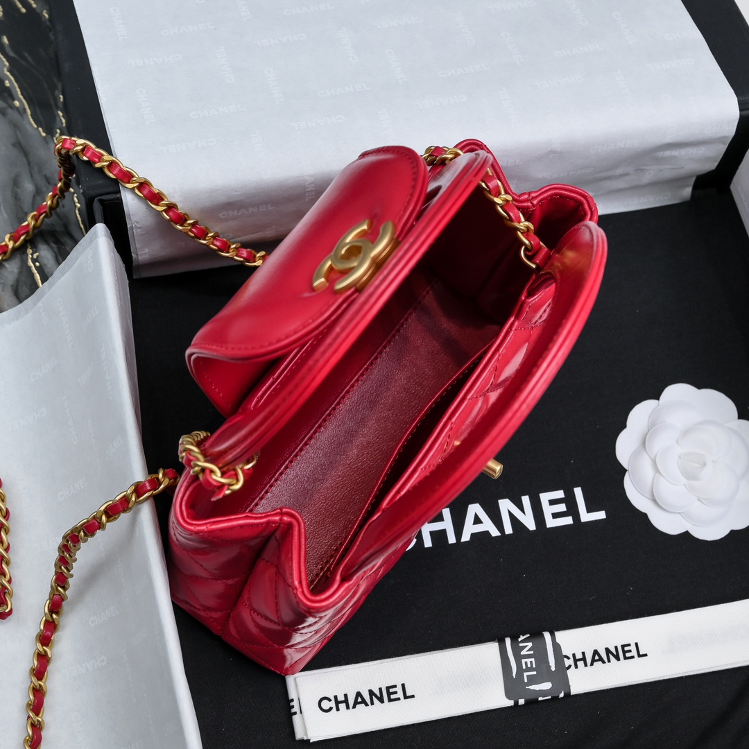 CHANEL 24A Kelly handle bag Fashion is a reincarnation of the big hit vintage kelly was redesigned by Chanel revitalization of vintage Kelly to the classic handle handle name on the basis of the addition of leather through the chain shoulder strap subversion of the traditional more casual and convenient Size 13-19-7 full set of packaging - high imitation factory