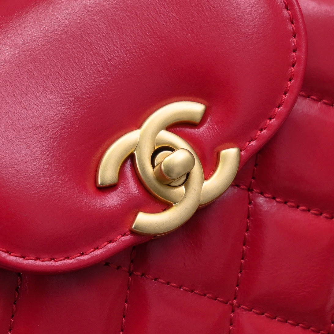 CHANEL 24A Kelly handle bag Fashion is a reincarnation of the big hit vintage kelly was redesigned by Chanel revitalization of vintage Kelly to the classic handle handle name on the basis of the addition of leather through the chain shoulder strap subversion of the traditional more casual and convenient Size 13-19-7 full set of packaging - high imitation factory