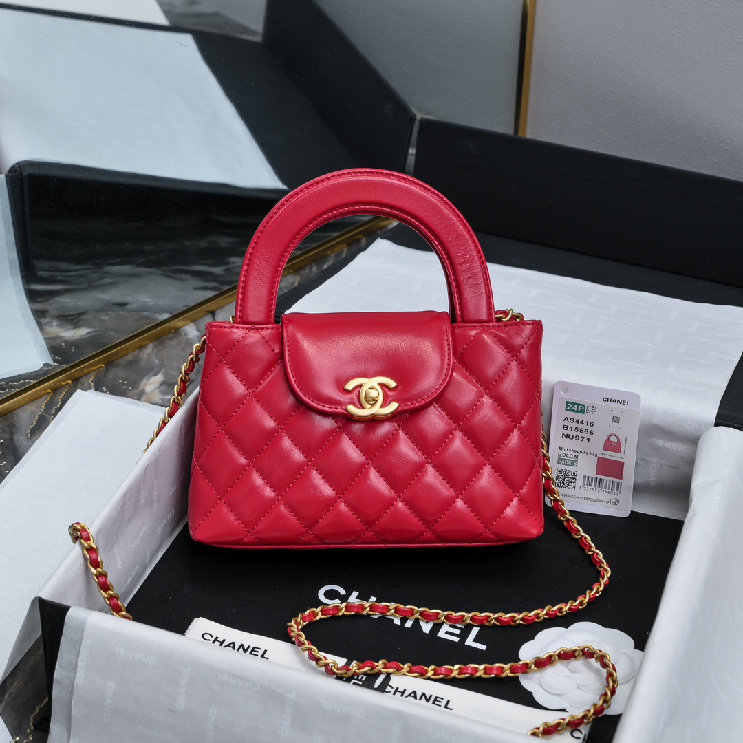 CHANEL 24A Kelly handle bag Fashion is a reincarnation of the big hit vintage kelly was redesigned by Chanel revitalization of vintage Kelly to the classic handle handle name on the basis of the addition of leather through the chain shoulder strap subversion of the traditional more casual and convenient Size 13-19-7 full set of packaging - high imitation factory