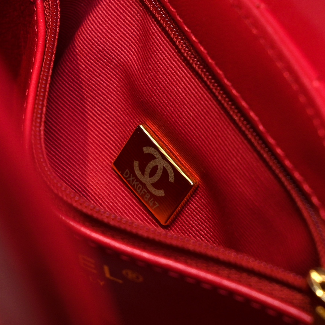 CHANEL 24A Kelly handle bag Fashion is a reincarnation of the big hit vintage kelly was redesigned by Chanel revitalization of vintage Kelly to the classic handle handle name on the basis of the addition of leather through the chain shoulder strap subversion of the traditional more casual and convenient Size 13-19-7 full set of packaging - high imitation factory