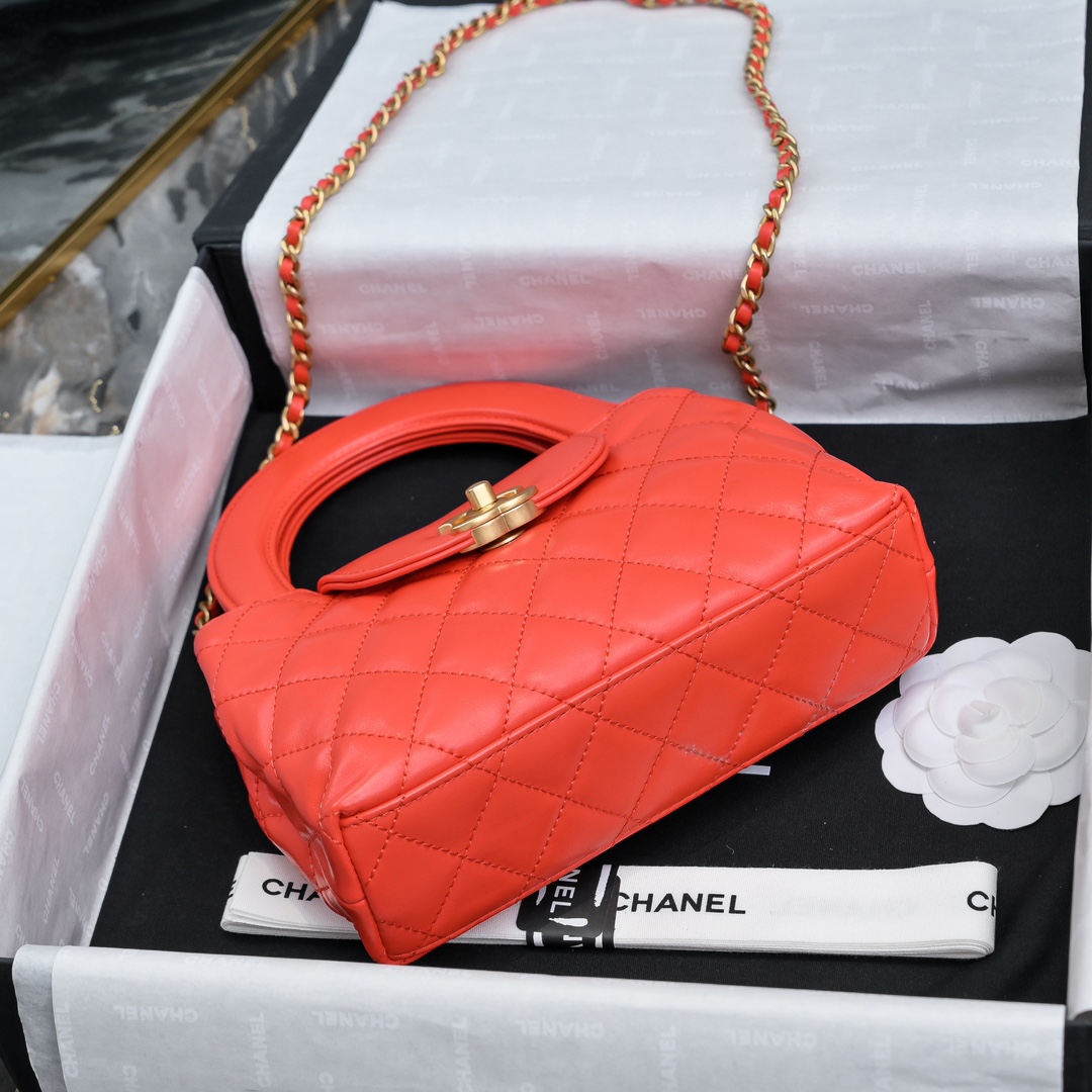 图片[4]-CHANEL 24A Kelly手柄包 
时尚是一个轮回大热门中古kelly被Chanel重新设计焕发生机中古Kelly以经典的手柄手提出名在基础加上皮穿链肩带颠覆传统更加随性方便  
尺寸13-19-7
全套包装-高仿包包