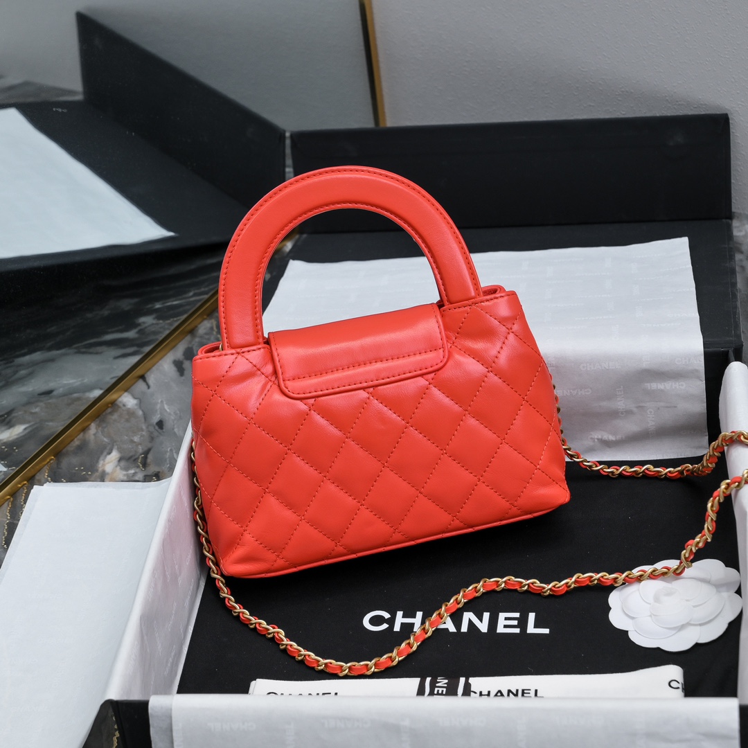 图片[2]-CHANEL 24A Kelly手柄包 
时尚是一个轮回大热门中古kelly被Chanel重新设计焕发生机中古Kelly以经典的手柄手提出名在基础加上皮穿链肩带颠覆传统更加随性方便  
尺寸13-19-7
全套包装-高仿包包