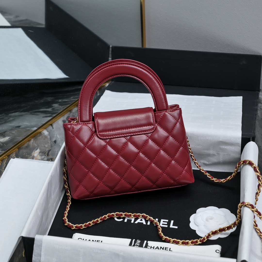 图片[2]-CHANEL 24A Kelly手柄包 
时尚是一个轮回大热门中古kelly被Chanel重新设计焕发生机中古Kelly以经典的手柄手提出名在基础加上皮穿链肩带颠覆传统更加随性方便  
尺寸13-19-7
全套包装-高仿包包