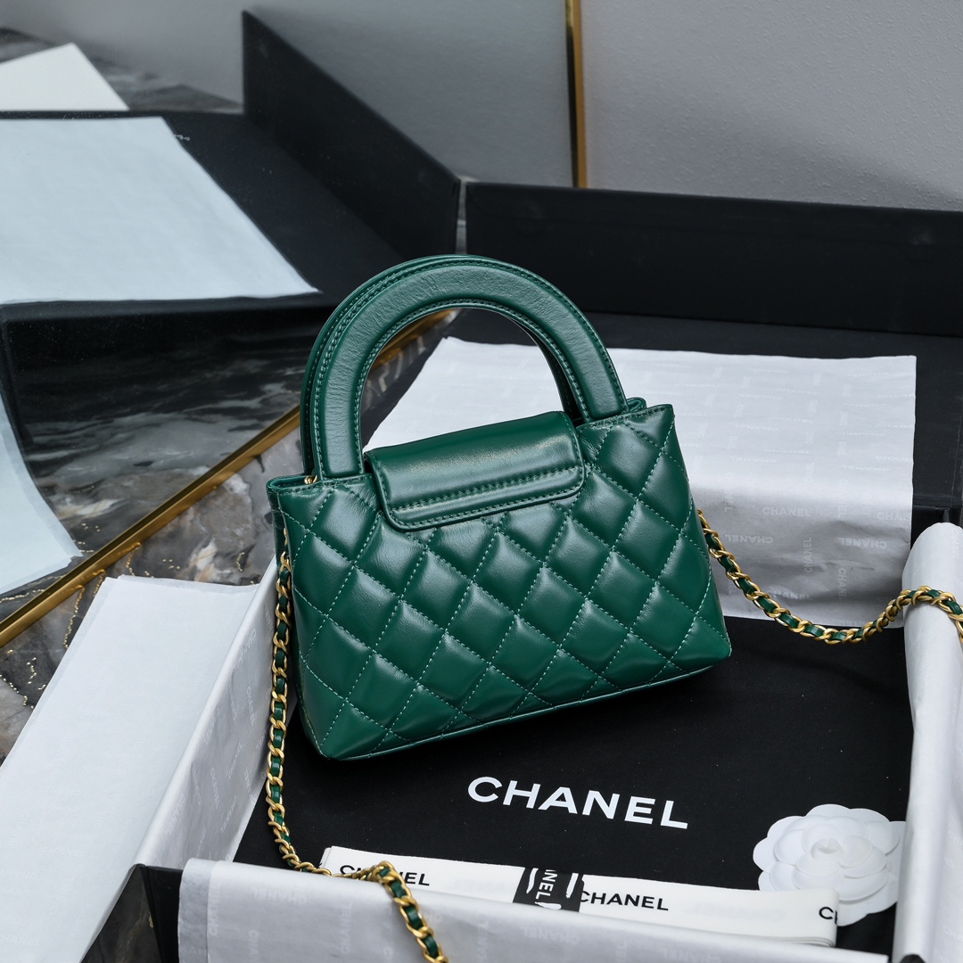图片[2]-CHANEL 24A Kelly手柄包 
时尚是一个轮回大热门中古kelly被Chanel重新设计焕发生机中古Kelly以经典的手柄手提出名在基础加上皮穿链肩带颠覆传统更加随性方便  
尺寸13-19-7
全套包装-高仿包包