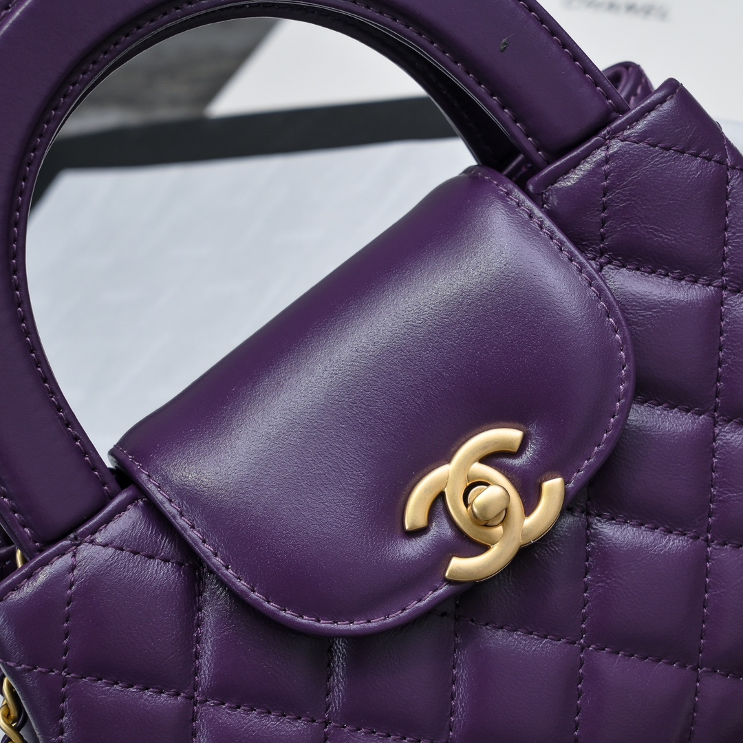 CHANEL 24A Kelly handle bag Fashion is a reincarnation of the big hit vintage kelly was redesigned by Chanel revitalization of vintage Kelly to the classic handle handle name on the basis of the addition of leather through the chain shoulder strap subversion of the traditional more casual and convenient Size 13-19-7 full set of packaging - high imitation factory