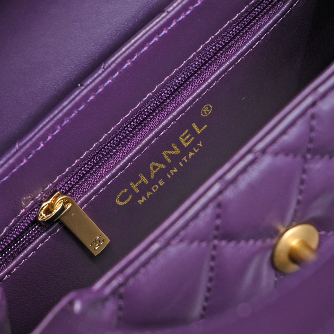 CHANEL 24A Kelly handle bag Fashion is a reincarnation of the big hit vintage kelly was redesigned by Chanel revitalization of vintage Kelly to the classic handle handle name on the basis of the addition of leather through the chain shoulder strap subversion of the traditional more casual and convenient Size 13-19-7 full set of packaging - high imitation factory