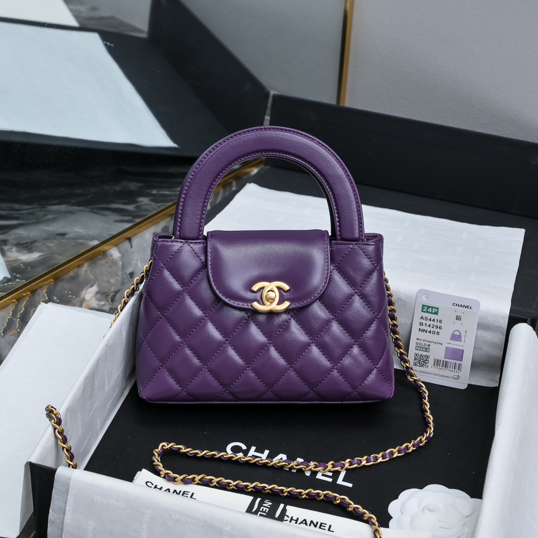 CHANEL 24A Kelly handle bag Fashion is a reincarnation of the big hit vintage kelly was redesigned by Chanel revitalization of vintage Kelly to the classic handle handle name on the basis of the addition of leather through the chain shoulder strap subversion of the traditional more casual and convenient Size 13-19-7 full set of packaging - high imitation factory