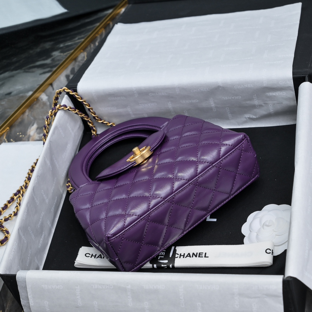 CHANEL 24A Kelly handle bag Fashion is a reincarnation of the big hit vintage kelly was redesigned by Chanel revitalization of vintage Kelly to the classic handle handle name on the basis of the addition of leather through the chain shoulder strap subversion of the traditional more casual and convenient Size 13-19-7 full set of packaging - high imitation factory