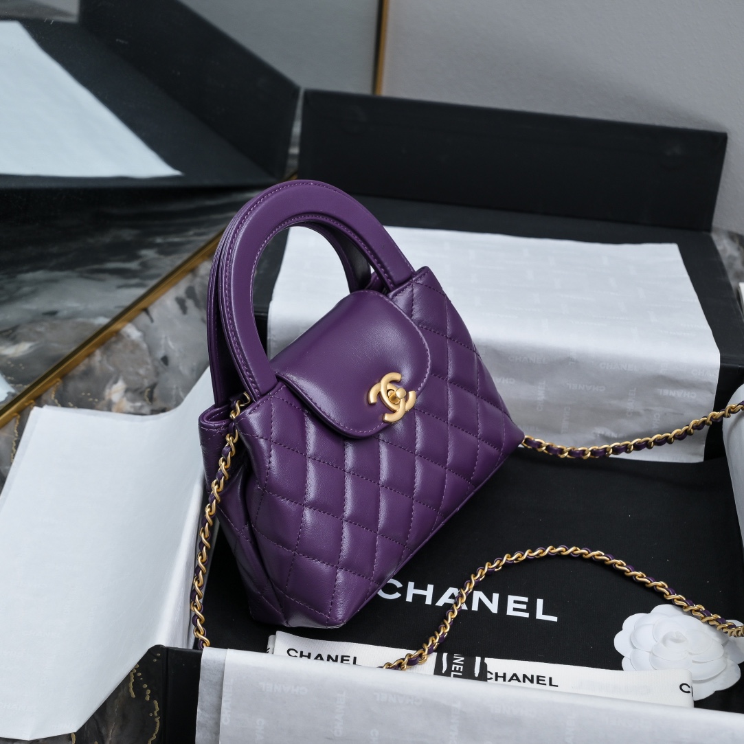 CHANEL 24A Kelly handle bag Fashion is a reincarnation of the big hit vintage kelly was redesigned by Chanel revitalization of vintage Kelly to the classic handle handle name on the basis of the addition of leather through the chain shoulder strap subversion of the traditional more casual and convenient Size 13-19-7 full set of packaging - high imitation factory