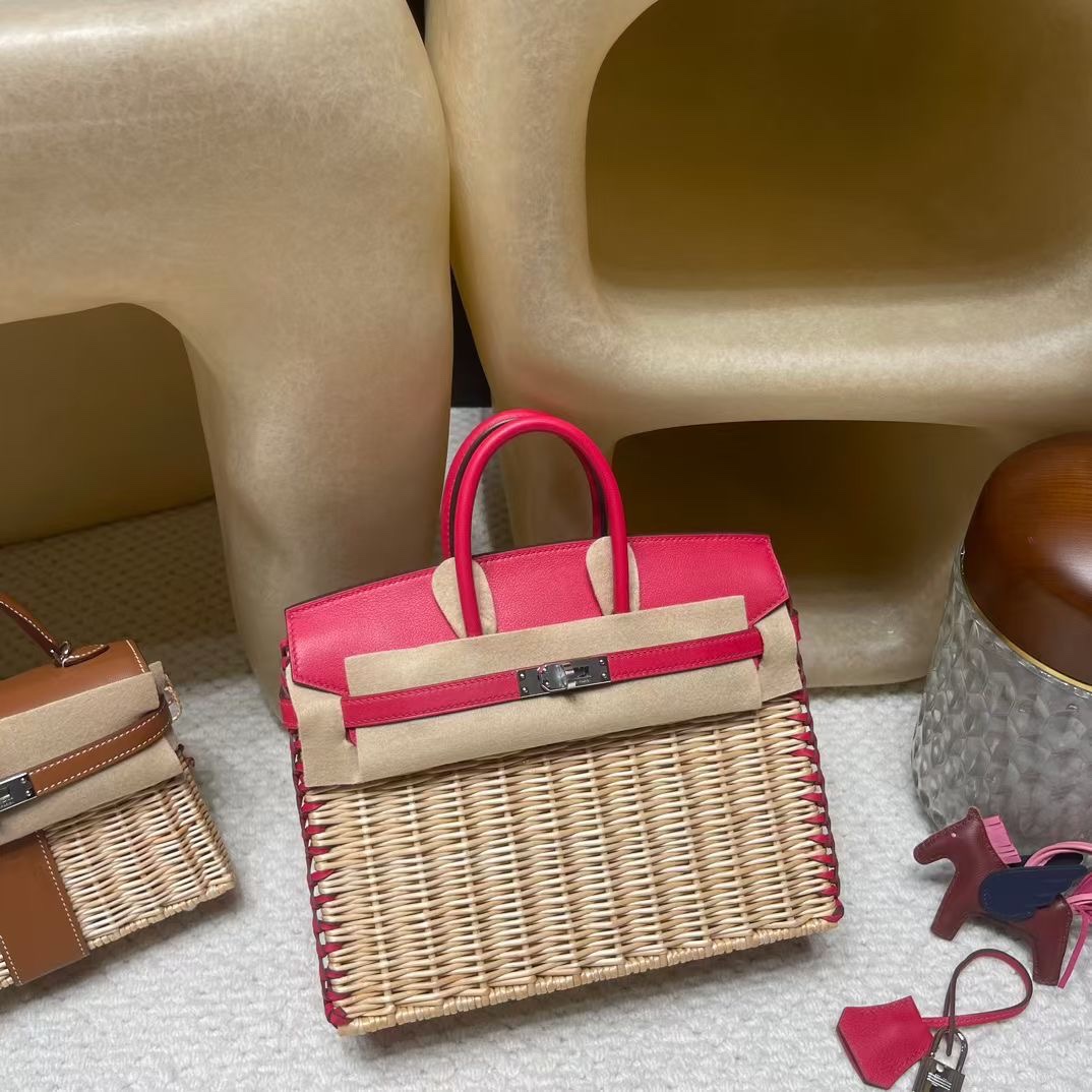 Picture [2]-Birkin picnic picnic bag picnic the most luxurious equipment to make people fall in love at first sight of the bamboo bag Compared with other materials of the bag, such bamboo more 🈶️ vacation cozy feeling Not only through the fashionable atmosphere, but also a unique charm!90 raspberry silver buckle-high replica handbags