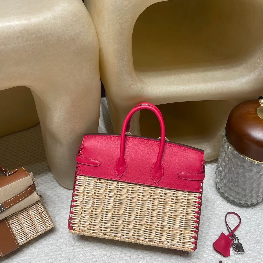Image[9]-Birkin picnic picnic bag picnic the most luxurious equipment to make people fall in love with the bamboo bag Compared with other materials of the bag, such a bamboo more 🈶️ vacation cozy feeling Not only through the fashionable atmosphere, but also a unique charm!90 raspberry silver buckle-high replica handbags
