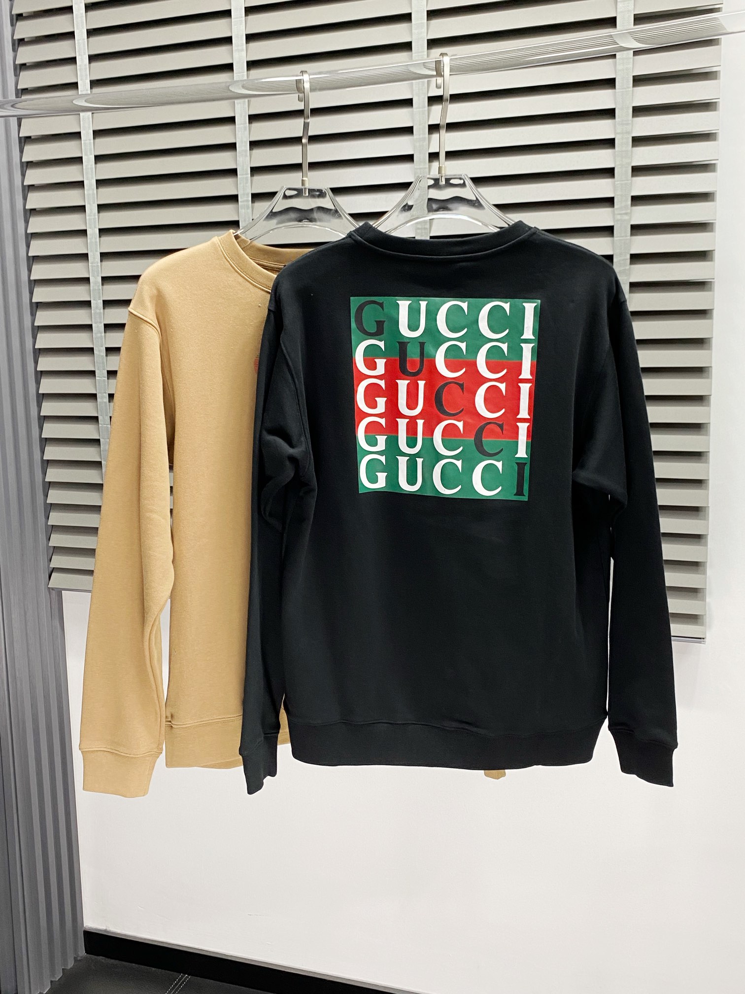 图片[2]-P520 Gucci古驰💥独家专供新款男士休闲春秋套头卫衣 高端定制 高端版本 时尚百搭爆款⚠️⚠️✨✨进口面料 手感超柔软细腻  穿着亲肤舒适 高端精品 代工厂精细做工 上身非常赞 男士必备单品 三标齐全 码数S-XL-高仿包包