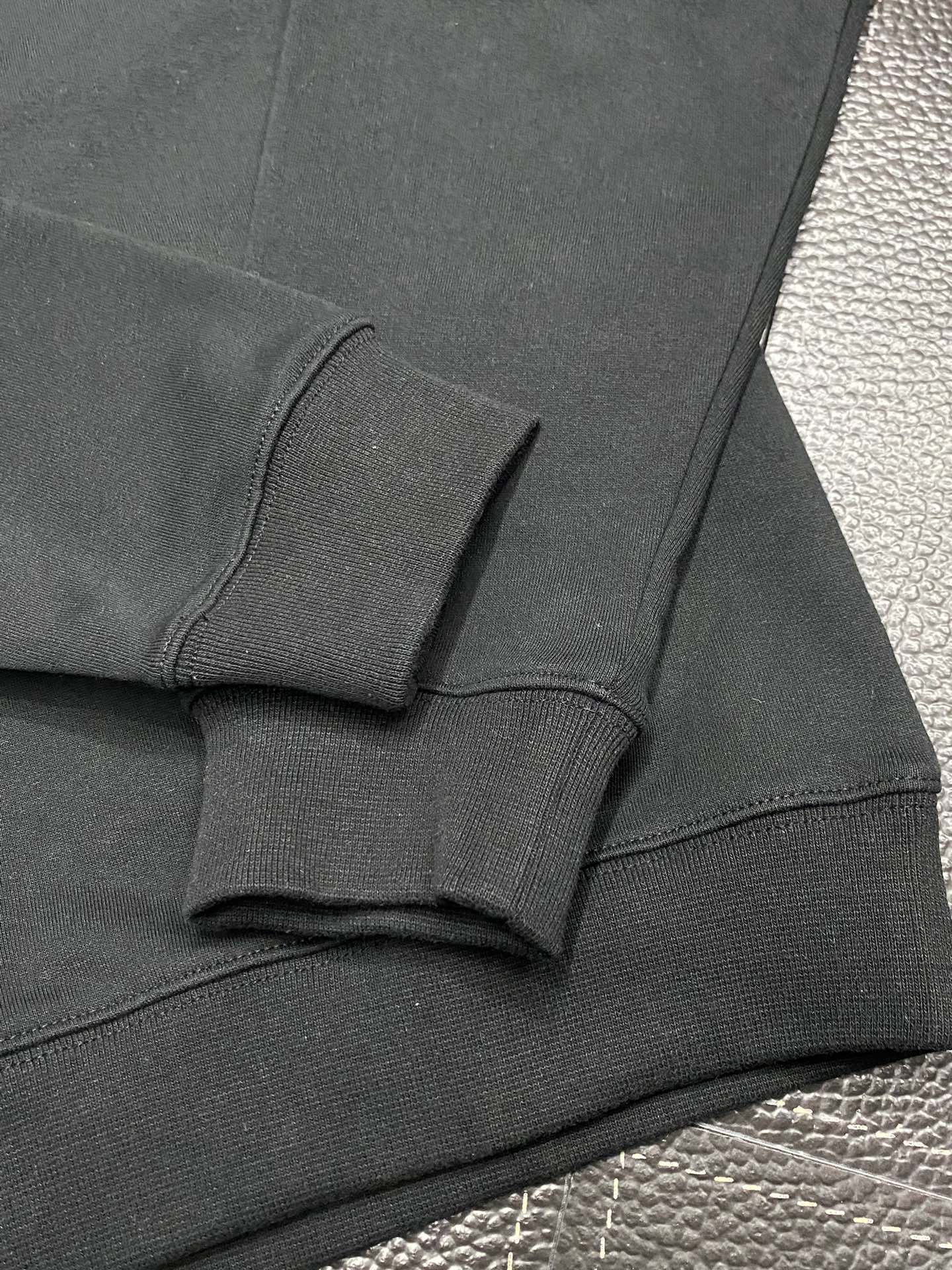 图片[7]-P520 Gucci古驰💥独家专供新款男士休闲春秋套头卫衣 高端定制 高端版本 时尚百搭爆款⚠️⚠️✨✨进口面料 手感超柔软细腻  穿着亲肤舒适 高端精品 代工厂精细做工 上身非常赞 男士必备单品 三标齐全 码数S-XL-高仿包包