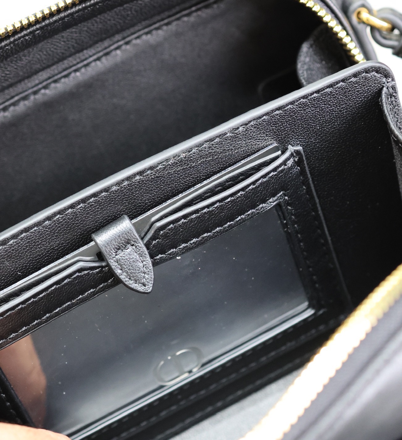 Image [9]-💯 DIOR Winter 2024 Mini Square Bag "Black" This Montaigne 30 series mini doctor's bag is a new product for Winter 2024 with triangular lining sewn on to present a sturdy design that is stylish and modern without losing its practicality.Crafted in black cowhide leather, the interior can store a variety of daily necessities and features a detachable mirror engraved with the CD logo.With top handle and adjustable leather shoulder strap, it can be carried by hand or over the shoulder. Adjustable leather shoulder strap can be carried by hand or over the shoulder p1380Model No.: 3302Size: 20 X 11.5 X 7 cm (L × H × W)-High Faux Bags