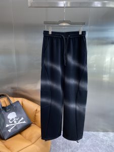 Y3
 2024秋冬新款休闲裤！官网同步发售品牌经典LOGO休闲裤 定制面料舒适度极好手触感强烈辨识度极高完美品相工艺 尺码：M- XXL🅿️540-高仿包包