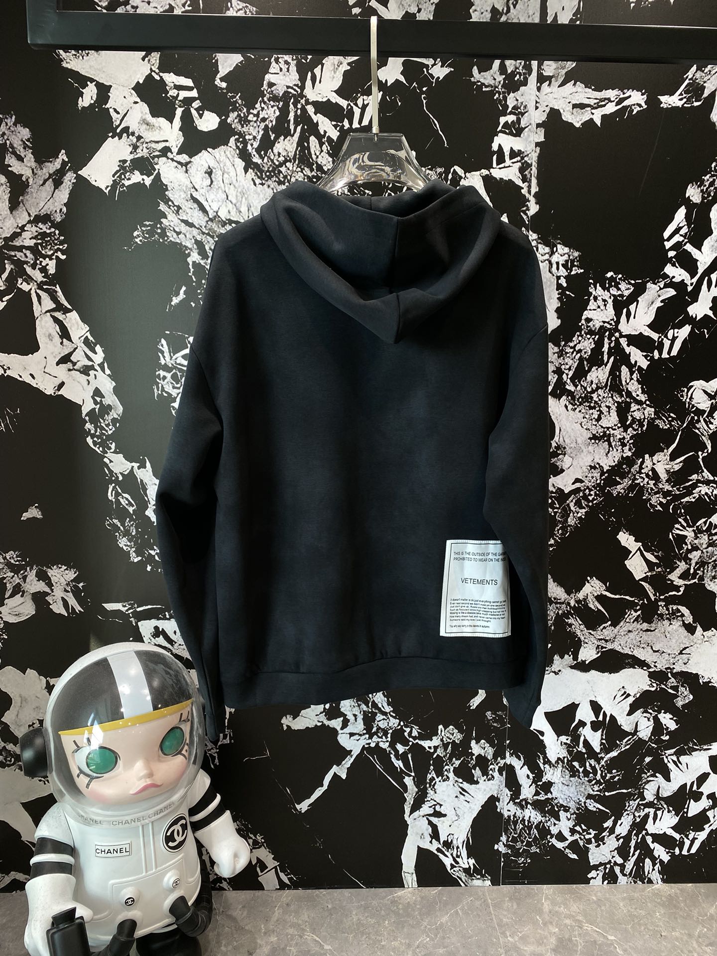 图片[8]-《𝙉𝙚𝙬🤍🖤维特斯家》
2024ss秋冬大爆款休闲套装系列外贸订单复刻订制潮版套装！定制进口高端金丝绒面料！标志性品牌元素重工艺制作立体剪裁舒适透气修身版型上身效果非常赞！面料舒适手感柔软让你休闲时尚于潮流完美结合！值得拥有尺码: M-3XL衣服🅿️640 裤子🅿️540-高仿包包