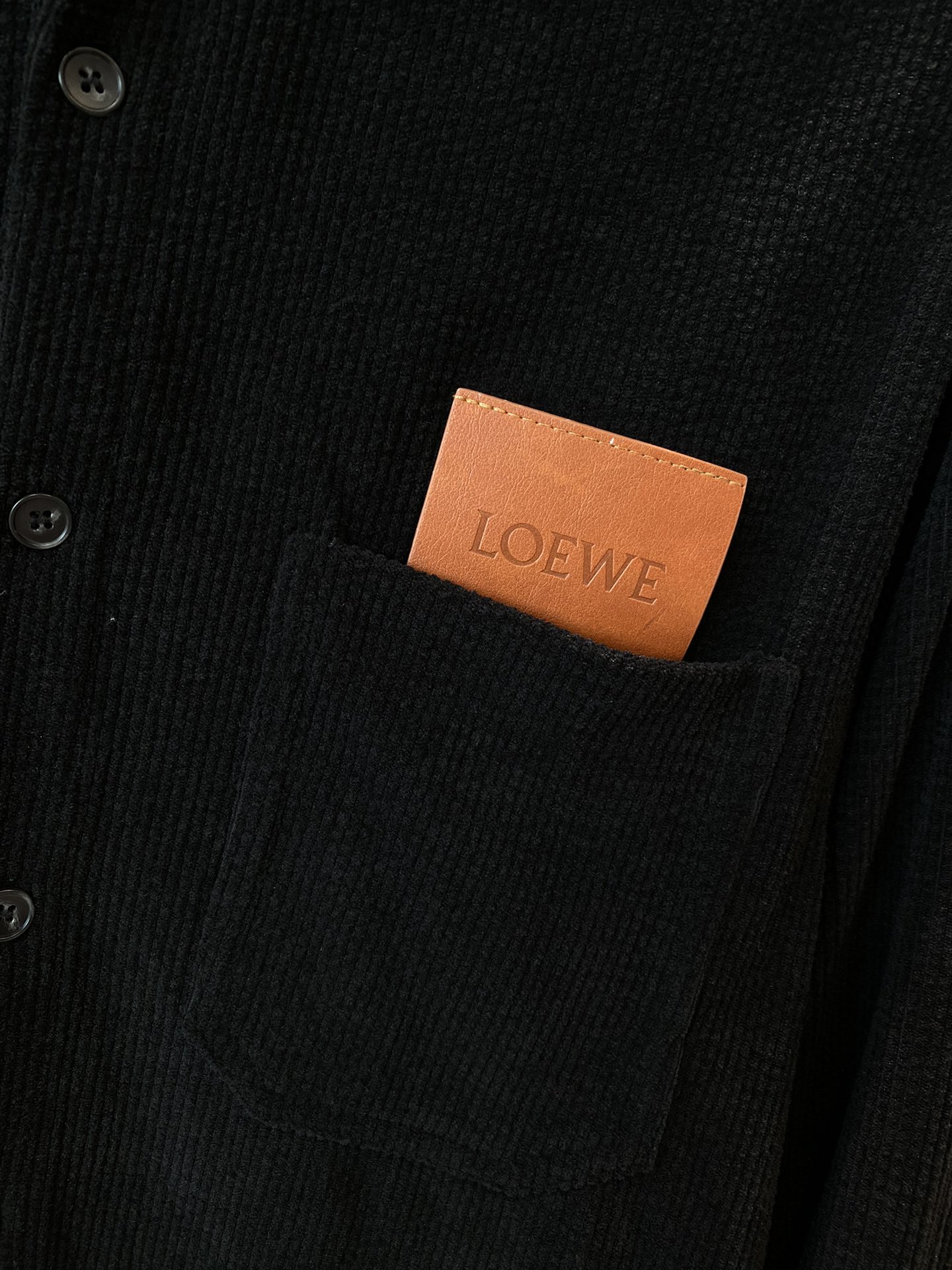 Loew Loew 2024 early fall latest models shirt suit counter one to one synchronization update exclusive custom corduroy fabric splicing leather label pattern design on the effect of simple atmosphere very fashionable Size M- XXL clothes 🅿️560 pants 🅿️540