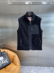 杰尼亚新款背心 外套 进口面料质感超赞 logo低调奢华 设计版型上身绝绝子 轻松打造时髦感活力满满的潮流范码数M-3XL🅿️720-高仿包包