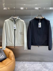 巴黎世家官网同款提前发售 2024ss开秋新款男士双面夹克外套三标齐全 专柜定制面料 透气舒适度高细节无可挑剔品牌元素设计理念体现高品质手感细腻柔软！呈现休闲裁剪上身版型超赞！出入ZG无忧  码数 ：M-3XL🅿️780-高仿包包