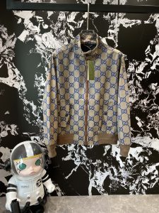 古驰2024秋季最新品有售狠货时尚休闲夹克外套进口原版面料上身舒适透气顶级印花工艺字母图案装饰logo原版五金辅料装饰档次极高舒适百搭上身帅气十足码数：M-3XL🅿️740-高仿包包