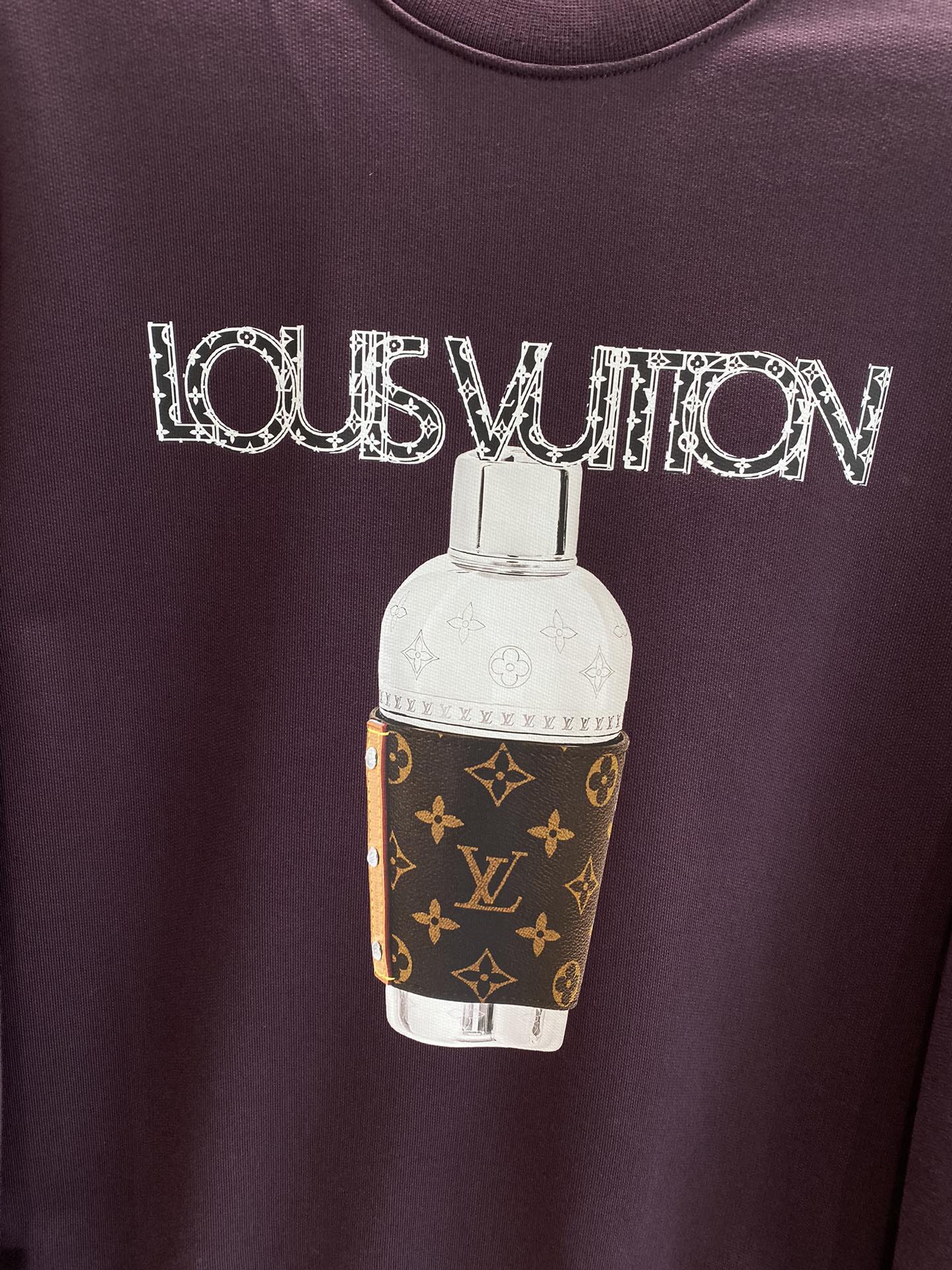 图片[4]-LV
高端定制 24FW秋冬新款圆领卫衣 精心设计、兼具舒适性和精致感的专属和系列提升您这个秋季的着装格调该系列包含舒适保暖、经典时尚一线 JJ袖子流线型裁剪 实用百搭 极具高端奢华感   码数：S-XXL 🅿️400-高仿包包