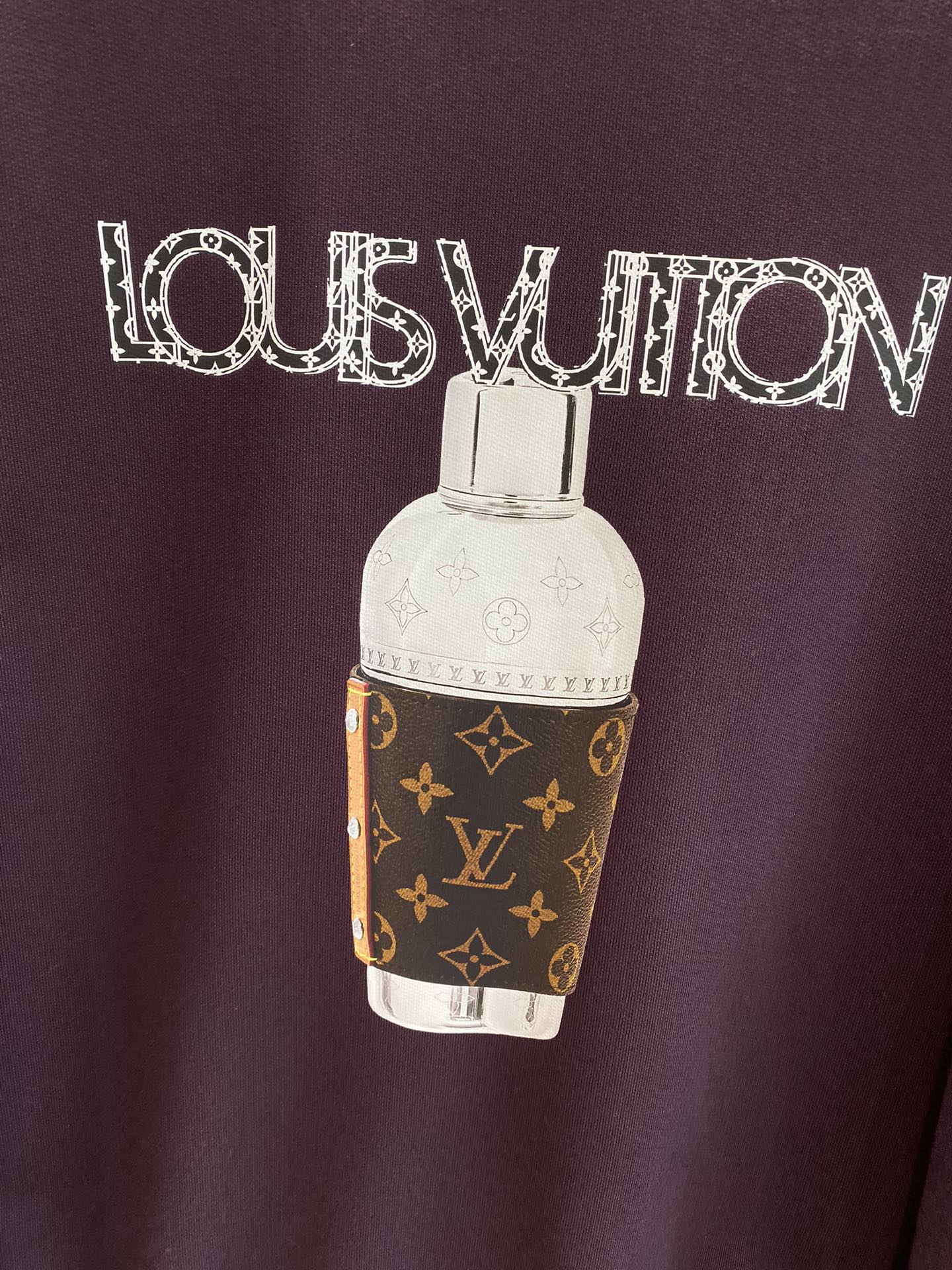 图片[5]-LV
高端定制 24FW秋冬新款圆领卫衣 精心设计、兼具舒适性和精致感的专属和系列提升您这个秋季的着装格调该系列包含舒适保暖、经典时尚一线 JJ袖子流线型裁剪 实用百搭 极具高端奢华感   码数：S-XXL 🅿️400-高仿包包